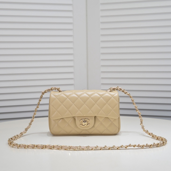 シャネルバッグ正面デザイン